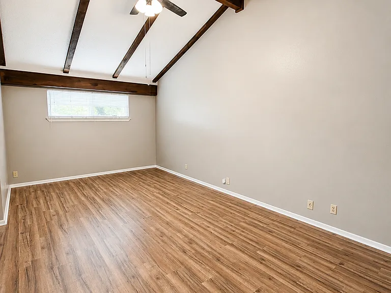 8603 Leyland — Photo 5