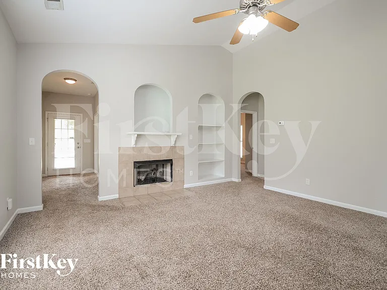 4872 Longmeadow Dr — Photo 3