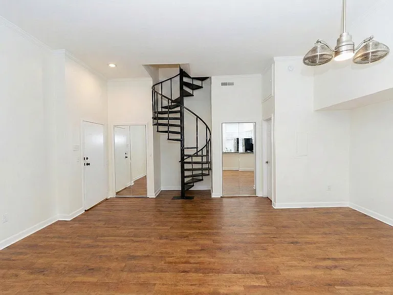 235 King St #1 — Photo 4