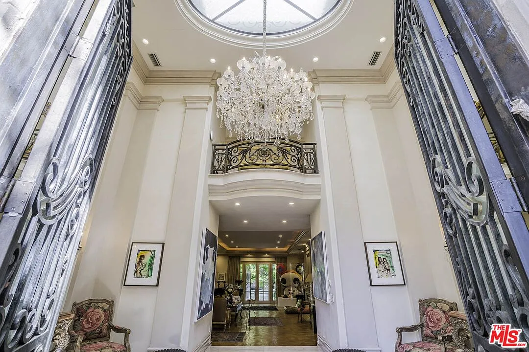 7 bed, 7.5 bath, 10000 sqft, $52,000 — Photo 3