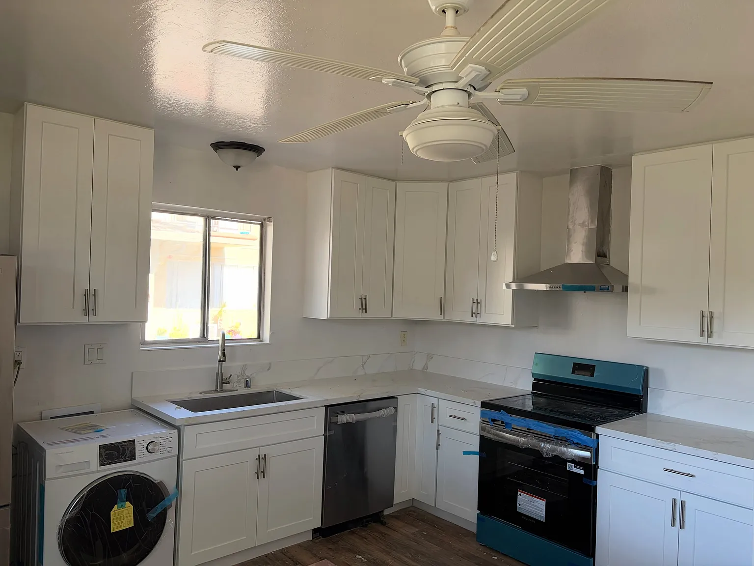 3 bed, 1.5 bath, 1137 sqft, $4,000 — Photo 1