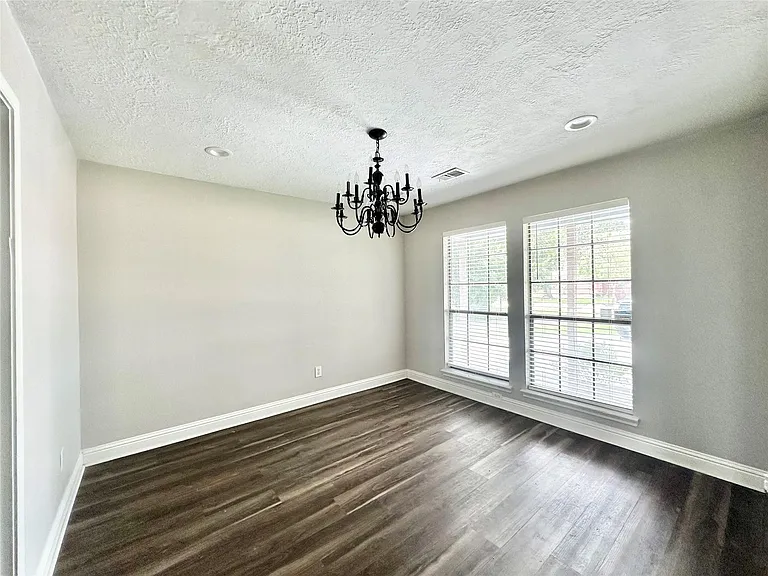 2523 Castle Pl — Photo 10