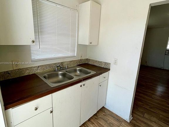 4th image of 906 4th St #C