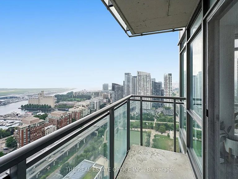 15 Fort York Blvd #4212 — Photo 20