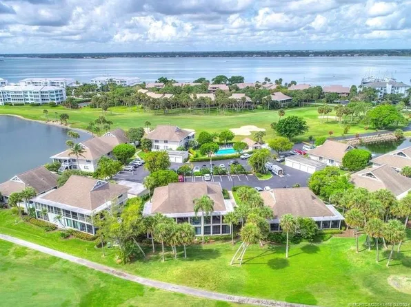 319 NE Golfview Cir, Stuart, FL 34996
