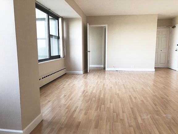 3rd image of 3420 N Lake Shore Dr APT 9O