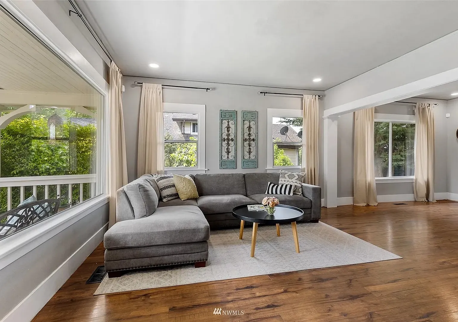 Beautiful, Spacious Tacoma Home! Apply today! — Photo 4