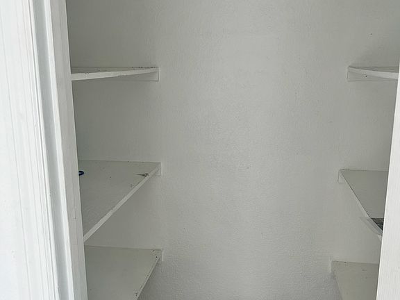 4th image of 1345 Drew St APT 16