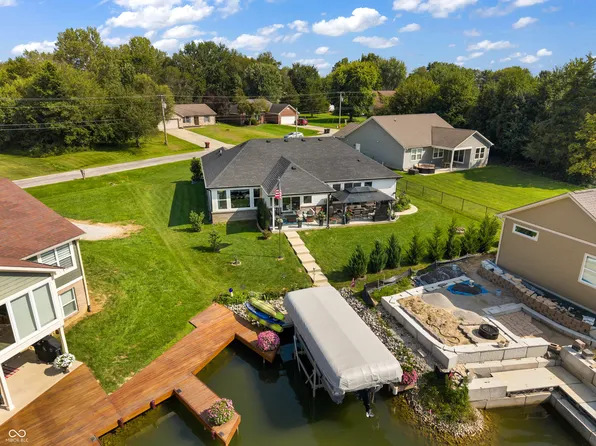 214 Patriots Lndg, Fillmore, IN 46128