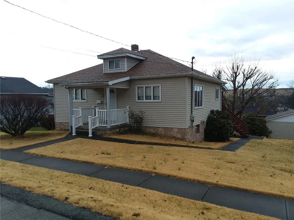 109 S Walnut St photo 1