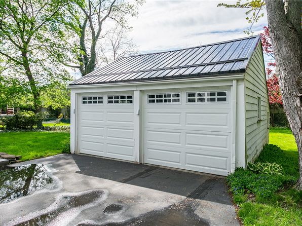 26 Village Ln, Rochester, NY 14610