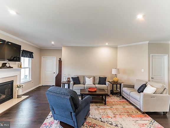 4th image of 1113 Carpenter Dr