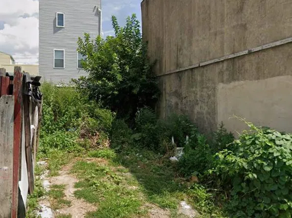 2407 Waterloo St, Philadelphia, PA 19133