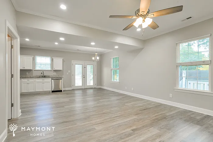 503 E Cloninger St — Photo 6