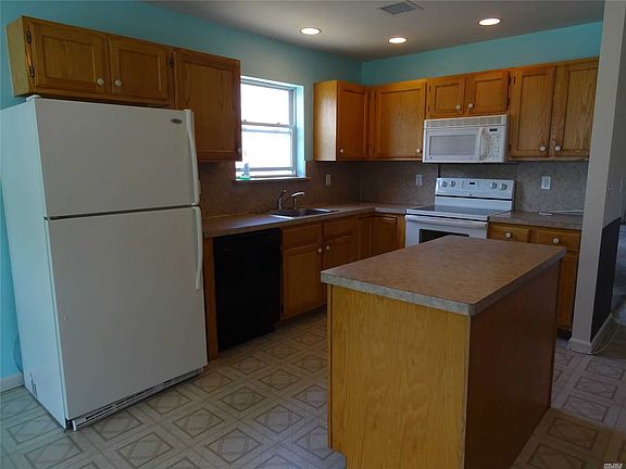 3rd image of 5101 Village Cir E
