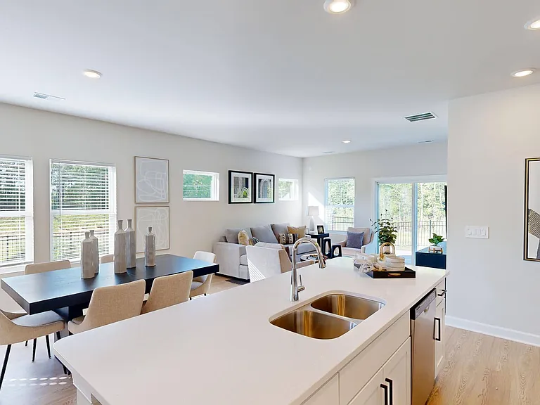 Gramercy Woods — Photo 10