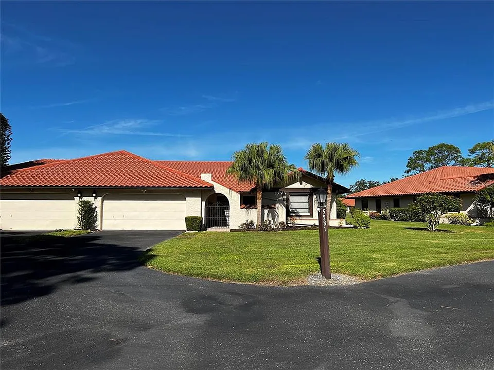 5581 Golf Pointe Dr