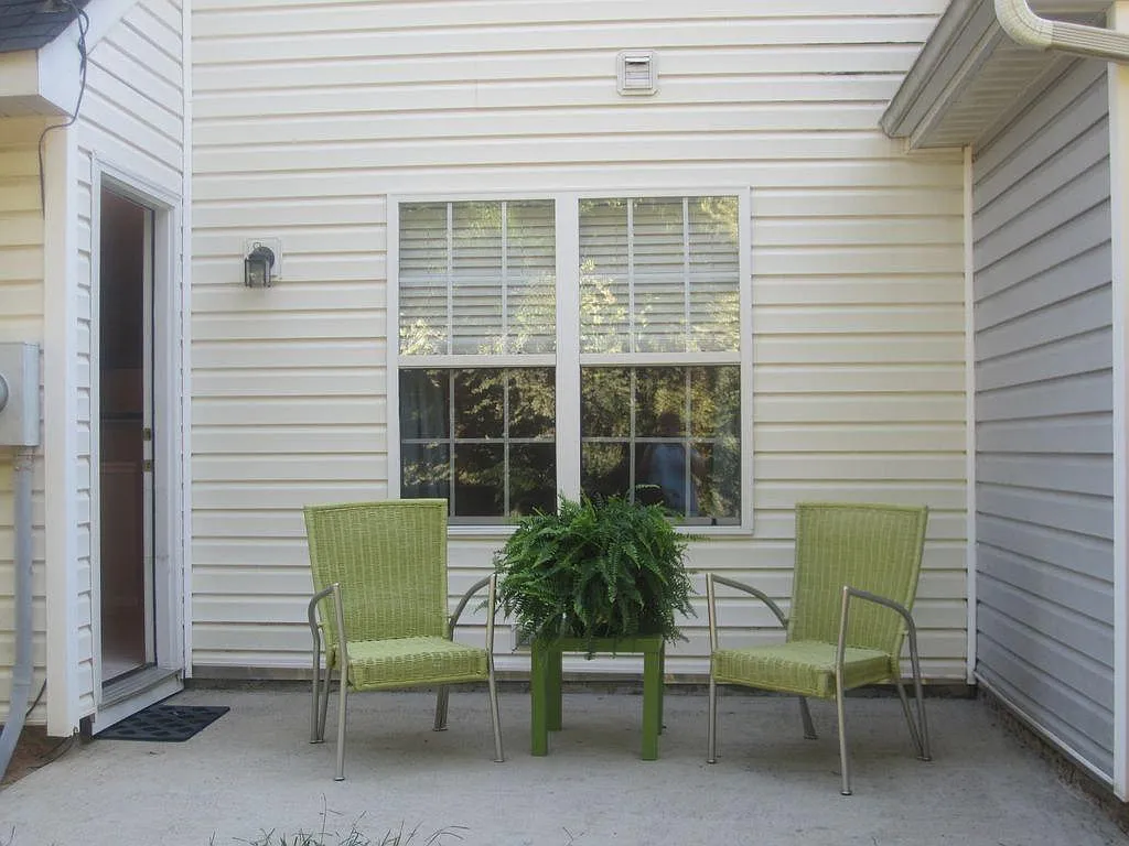 2 bed, 1415 sqft, $1,700 — Photo 2