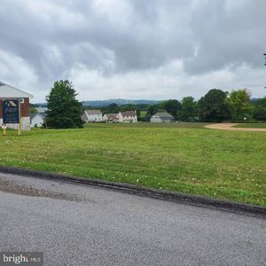 11 W Crestlyn Dr, York, PA, 17402