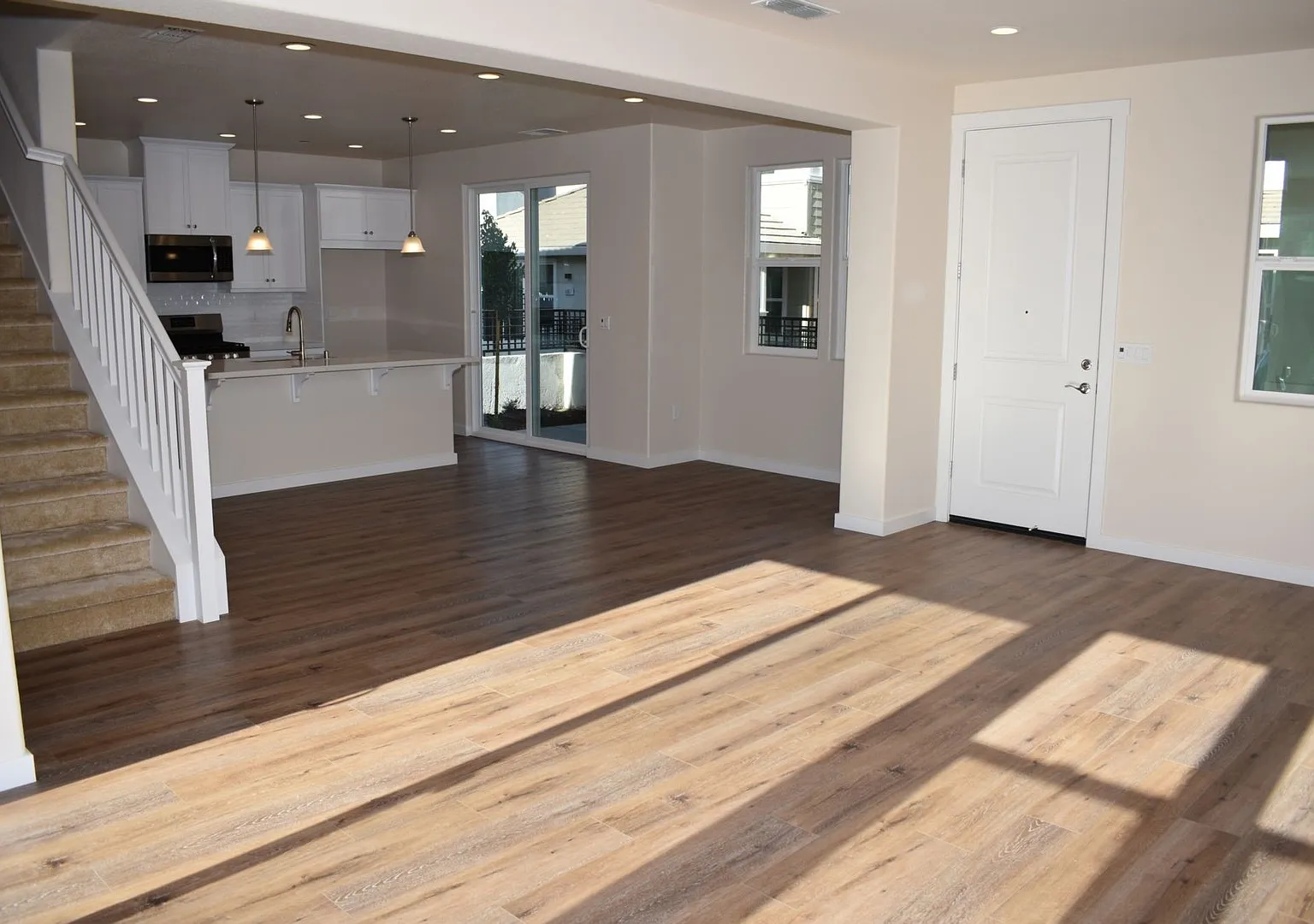 Jewel Street 5003 — Photo 3