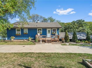 1447 S Shore Dr, Knoxville, IA 50138