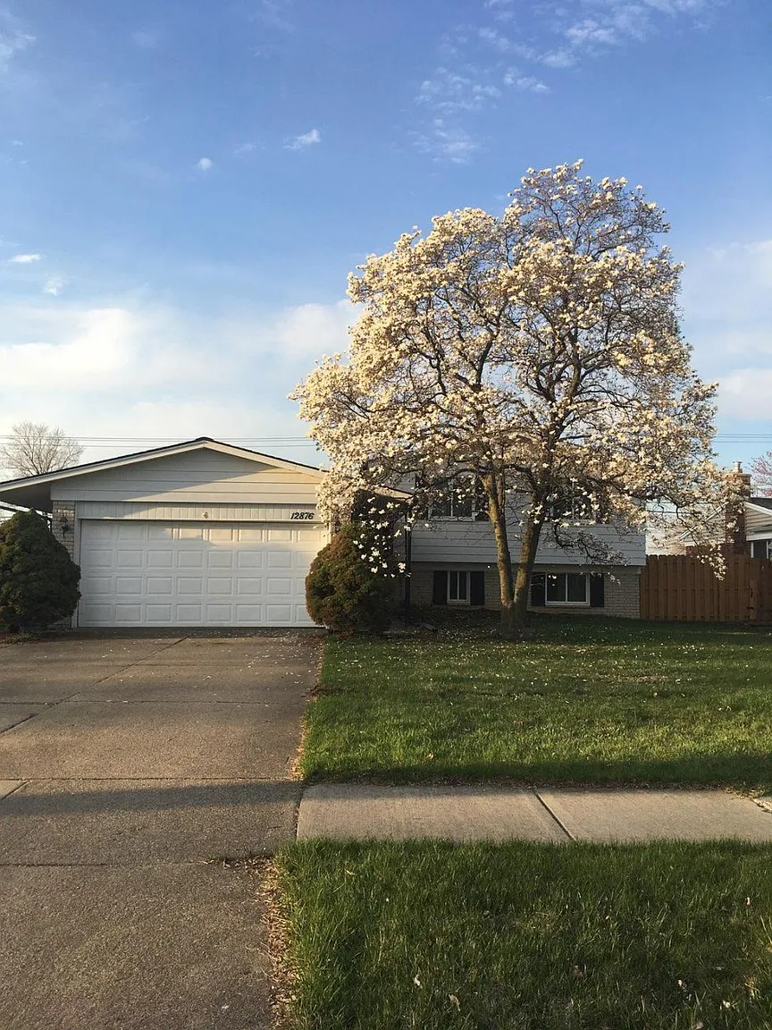 12876 Canterbury Dr photo 1