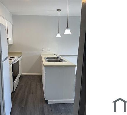 3rd image of 5647 Gaston Ave #209