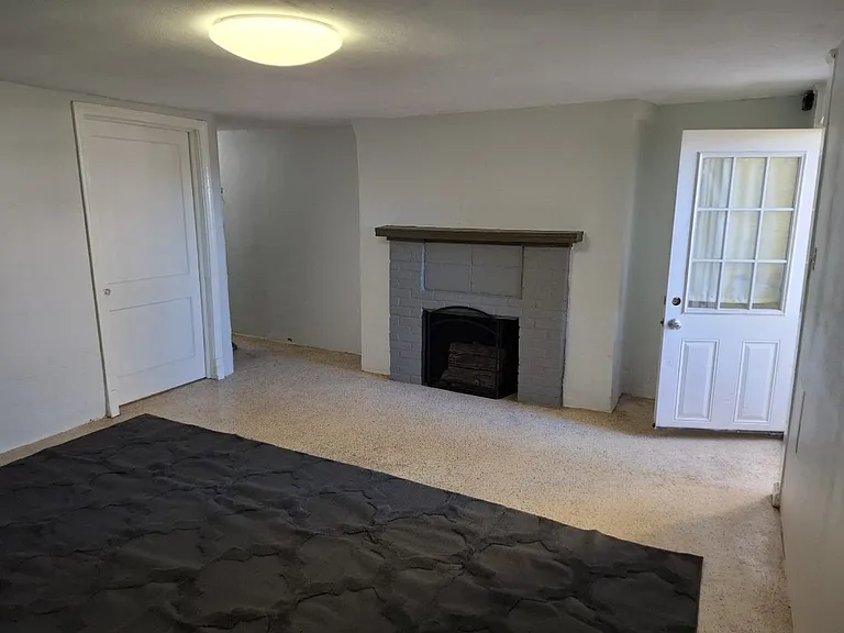 204 Wesley Ave NE — Photo 3