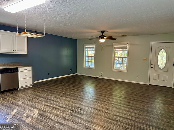 4th image of 101 Mineral Springs Rd