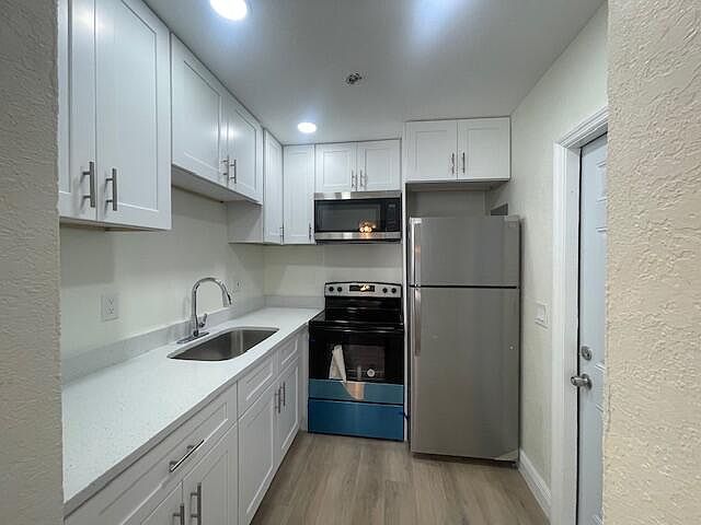1st image of 304 N Tamarind Ave