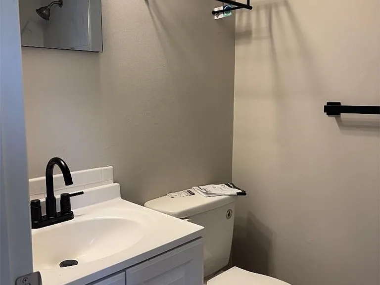 110 Brentwood Dr — Photo 2