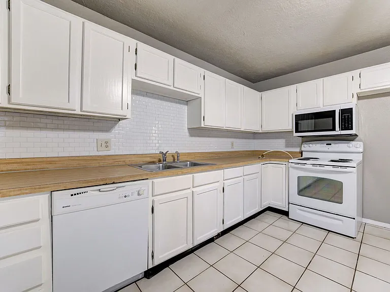 631 Welston Cir #631 — Photo 18
