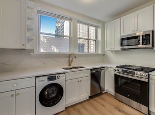 1060 W Granville Ave #39, Chicago, IL 60660