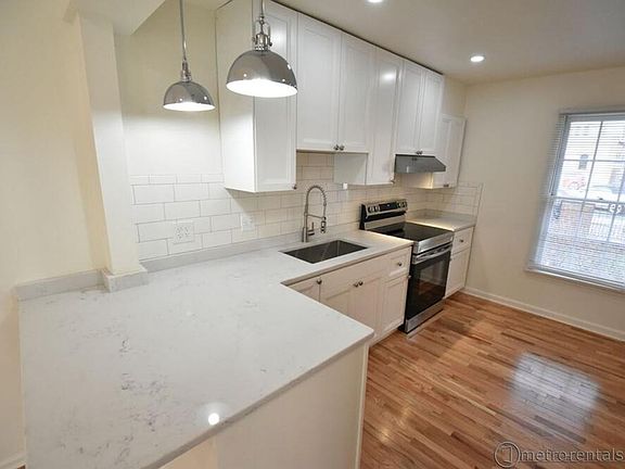 3rd image of 35 E Blenkner St #39