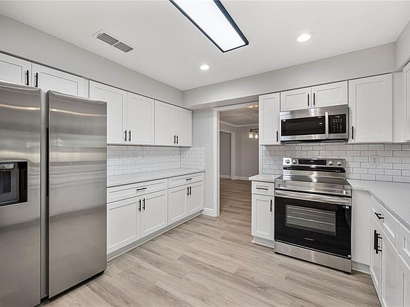 3rd image of 241 Greenfield Rd