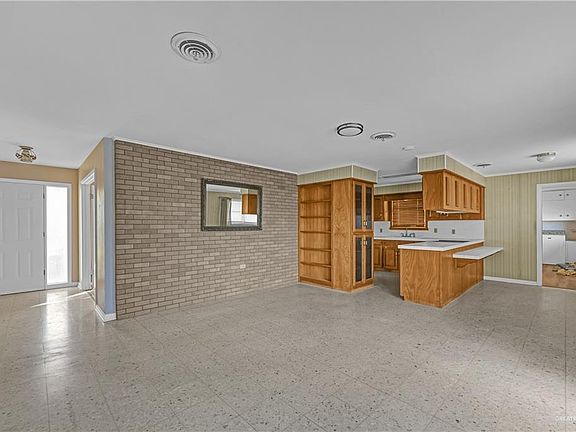 3rd image of 1110 Walnut Ave