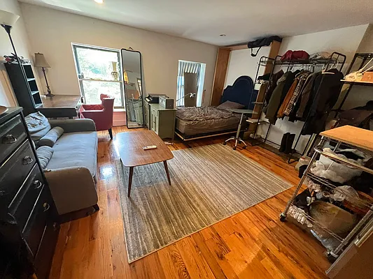 Rented by Delmark Realty LLC | media 38