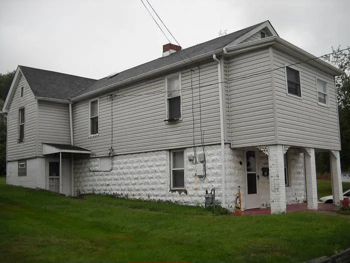 1004 McPherson Ave photo 1