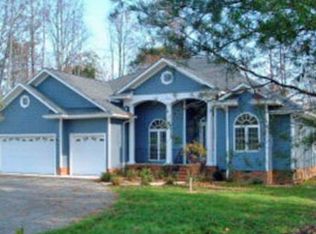 518 Wilton Coves Dr, Hartfield, VA 23071