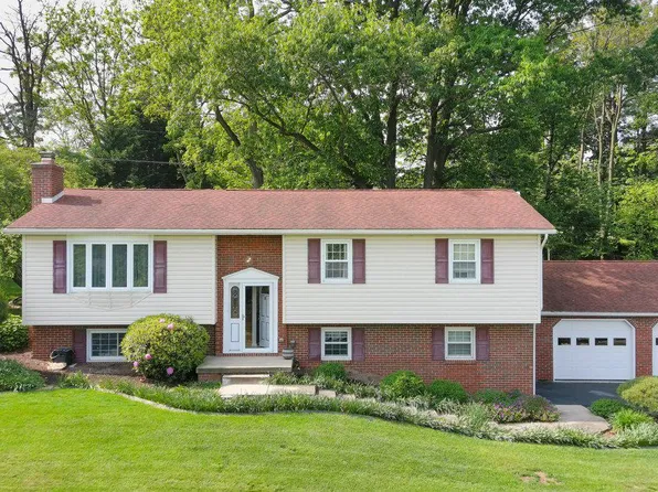 195 Echo Dr, Chambersburg, PA 17202