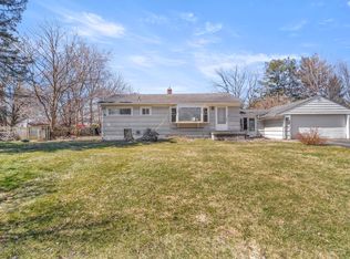 1043 Hira St, Waterford, MI 48328