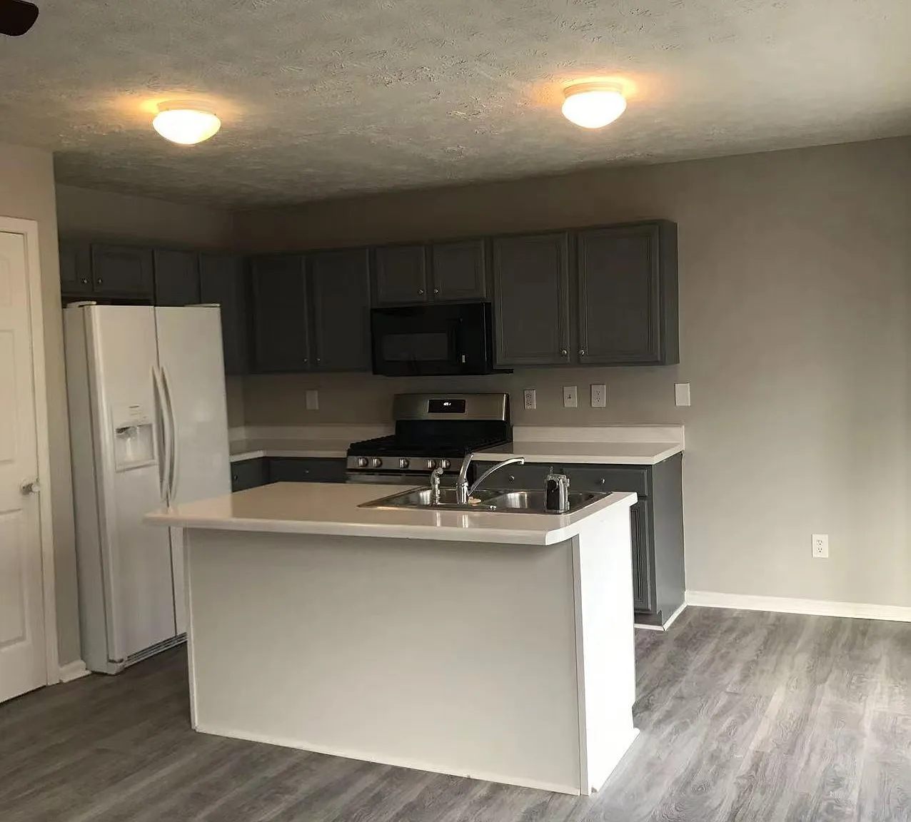 992 vintage pointe dr — Photo 2