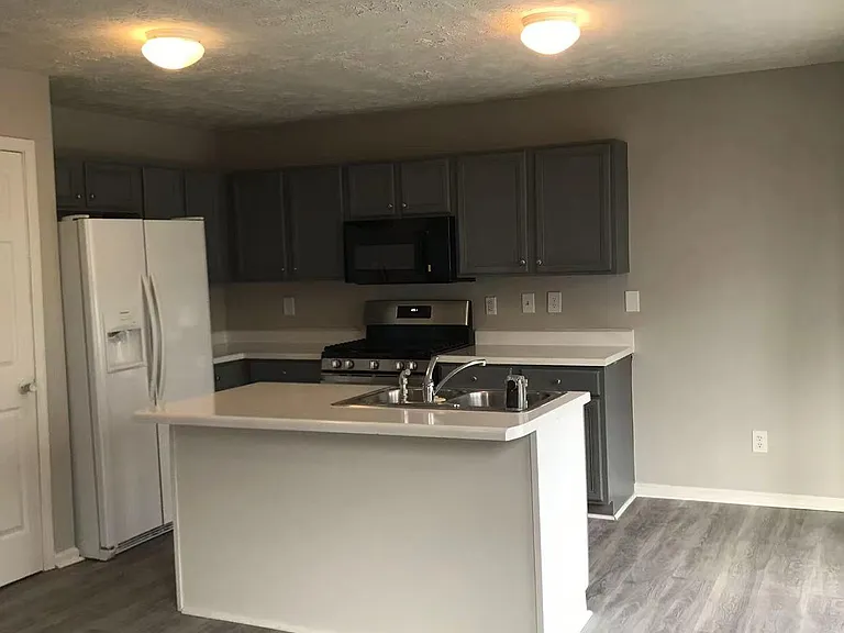 992 Vintage Pointe Dr — Photo 2