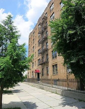3rd image of 497 W 182nd St APT 6A