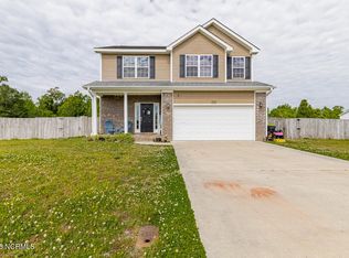 221 Southwoods Ln, Jacksonville, NC 28540