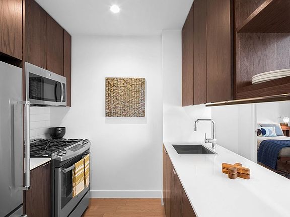 3rd image of 225 E 39th St APT 33A