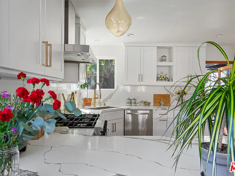20402 Paradise Ln — Photo 10