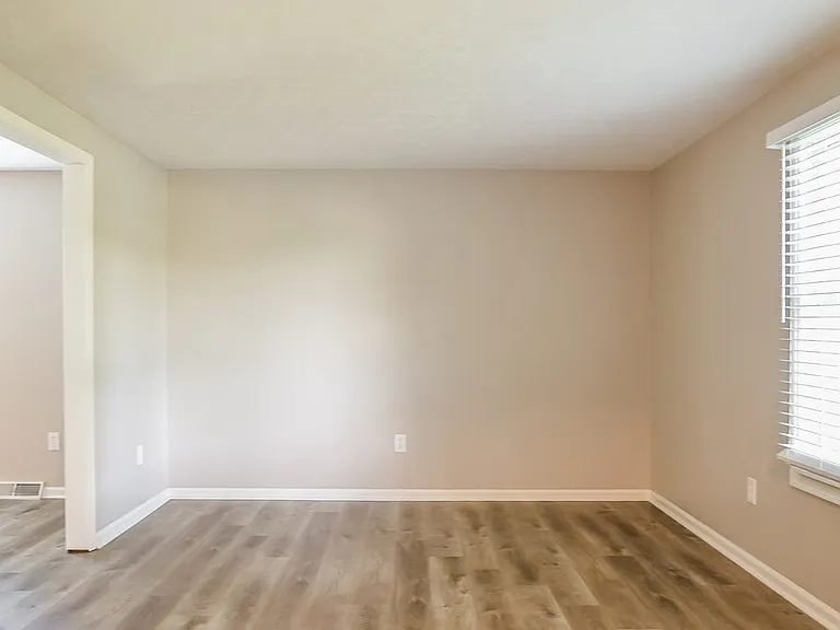 1204 Daylight Dr — Photo 3