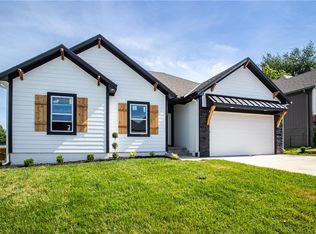 813 SW Granite Ln SW, Blue Springs, MO 64015