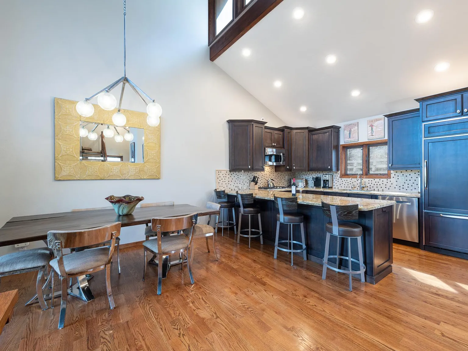 4 bed, 1966 sqft, $4,465 — Photo 2